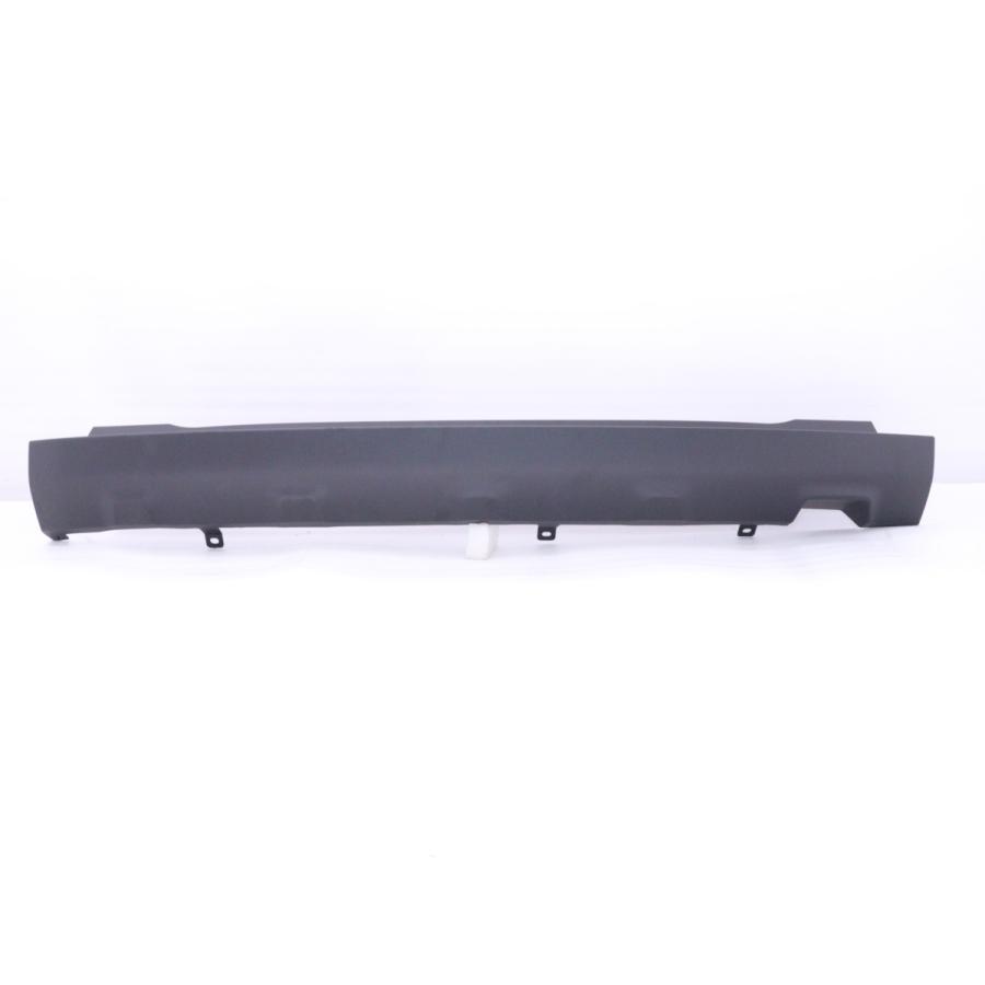 68-303☆未使用品☆後期 CV1W デリカD5 リアバンパーセンター