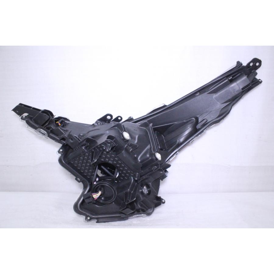 プリウス 8X-313-V☆美品 前期☆LED ZVW50 右ヘッドライト 47-75