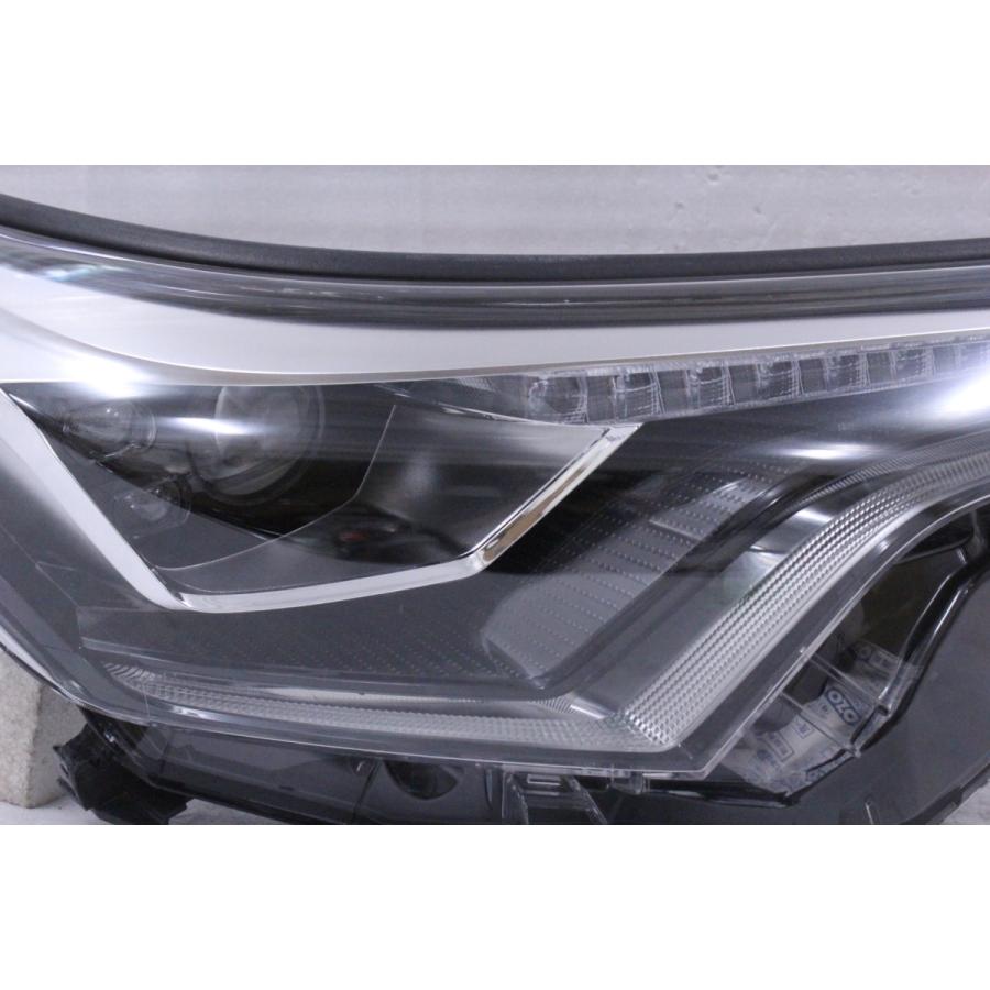 C-HR 90-2266-U☆美品☆LED 中期 ZYX10/NGX50 C-HR☆右ヘッドライト