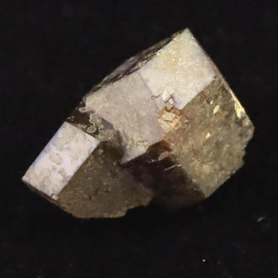 奈良県天川村産 レインボーガーネット  13mm原石 3.2g 【榎本通商18641】の画像