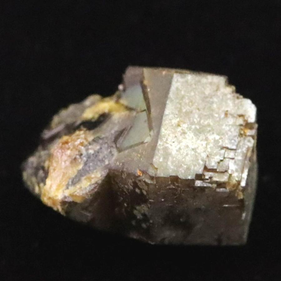 奈良県天川村産 レインボーガーネット  13mm原石 3.2g 【榎本通商18641】の画像