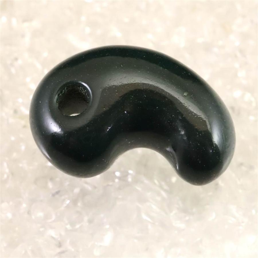 出雲碧玉 出雲石  SA  36mm勾玉 ディレクトリカード付 17.60g 【榎本通商39323】の画像