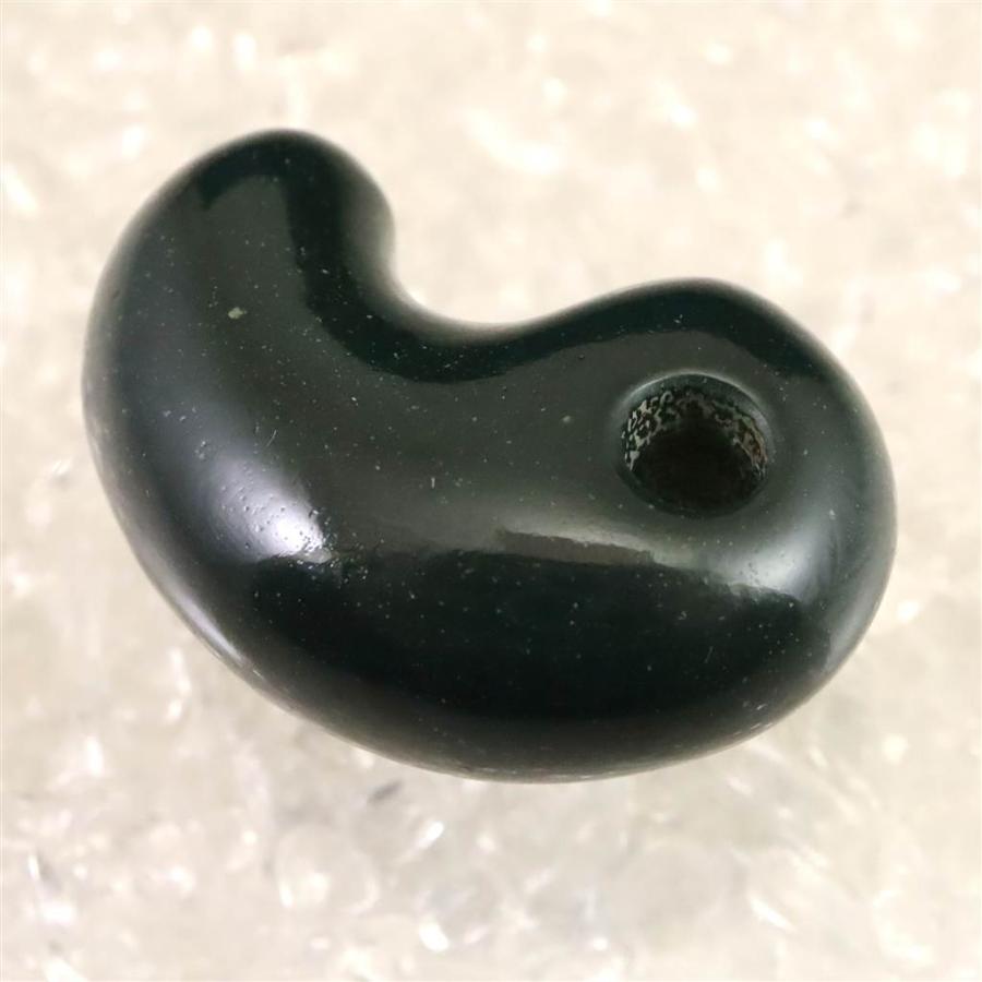 出雲碧玉 出雲石  SA  36mm勾玉 ディレクトリカード付 17.60g 【榎本通商39323】の画像