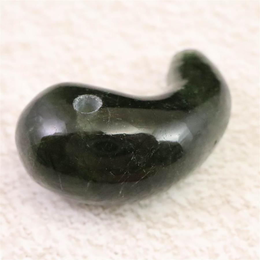 ガネッシュヒマール産 ヒマラヤ水晶 クローライト入り 勾玉 9.60g