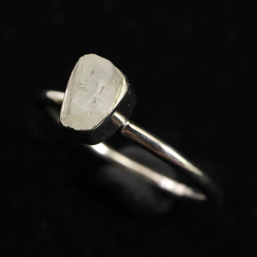 ロシア産 フェナカイト 6.4X4.6mm 原石 リング 16号 【榎本通商42157