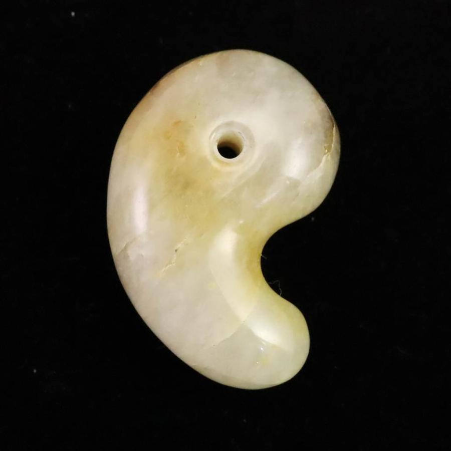 京都府産 小売 鞍馬石 31mm 獣型 勾玉 証明書付 11.0g 【榎本通商92420