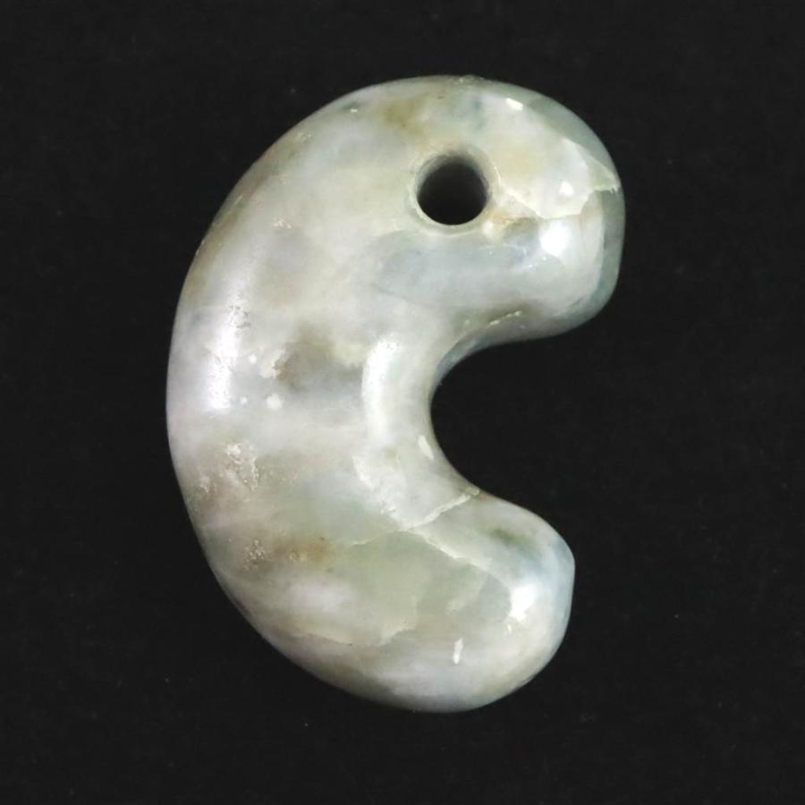 ⭕️最低12万円します糸魚川翡翠勾玉　お身近に天然石パワーを感じてください　鑑別付 楽天市場】糸魚川翡翠 勾玉 最高級 縦約16.3mm 二ノ型 産地証明