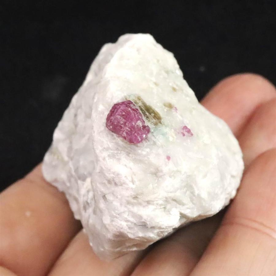 ルビー原石 パキスタン産 母岩付き 蛍光 73.2g 【榎本通商59402