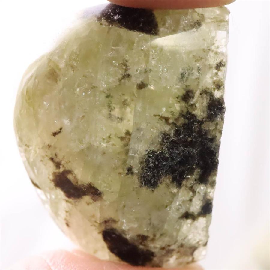 ロシア産 フェナカイト 原石 ハーフ磨き 12.08g 【榎本通商60180