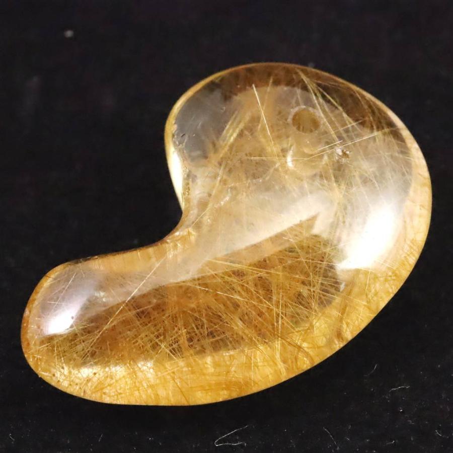 ヒマラヤ マニハール産 ゴールドルチル入り 水晶 34mm勾玉 10.7g