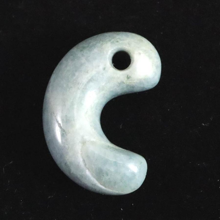 小滝水系 ヨシオ沢翡翠勾玉 糸魚川翡翠 ヒスイ 小滝コン沢産 24mm勾玉 ブルー 証明書付 5.2g