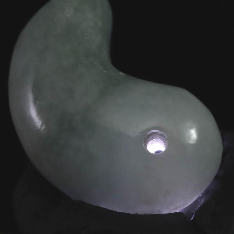 ヒスイ勾玉 糸魚川翡翠 ヒスイ 小滝産 薄緑 30mm勾玉 ディレクトリカード付 12.23g