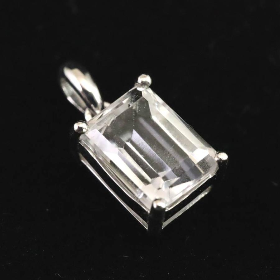 ロシア産 フェナカイト 8.3mm エメラルド カット ペンダント
