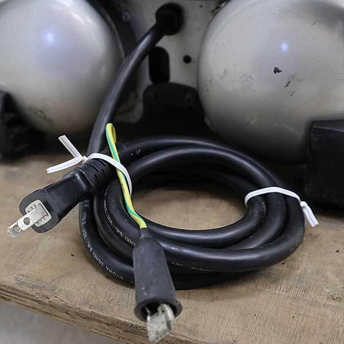 引取限定】エアコンプレッサ AC221N マキタ makita 50Hz 東日本専用