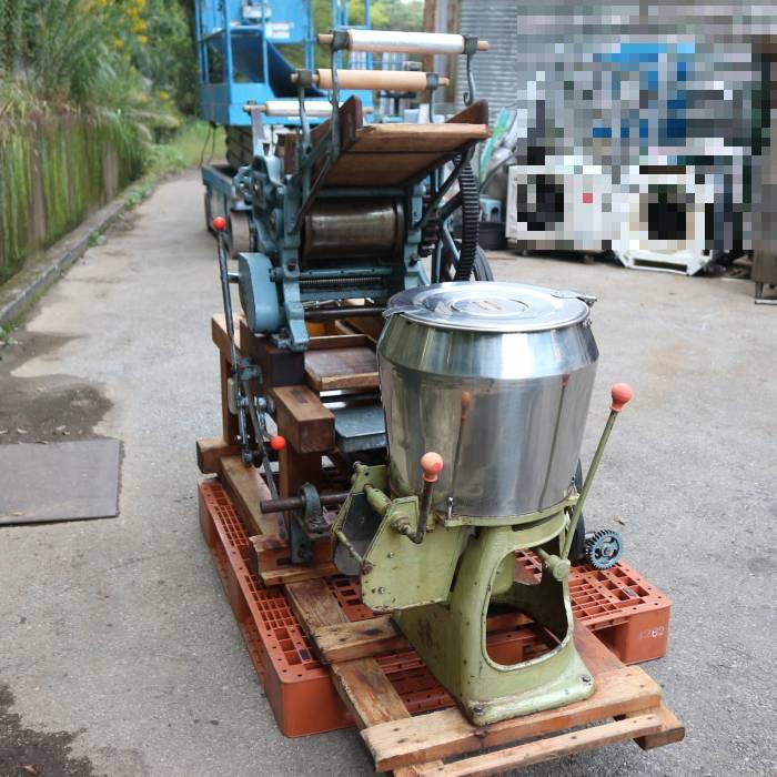 引取限定】製麺機 吉野製作所 吉野麺機 ロール式製麺機(ミキサー 引取限定】製麺機 吉野製作所 吉野麺機 ロール式製麺機(ミキサー