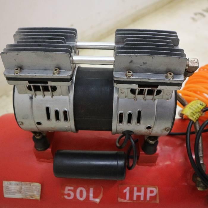 中古】MV WORK TOOL エアーコンプレッサー MVCP-0350SYR 【動産 中古】MV WORK TOOL エアーコンプレッサー MVCP-0350SYR 【動産