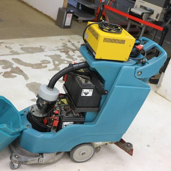 中古】自動床洗浄機 5100 テナントカンパニー 2001年 スクラバー 