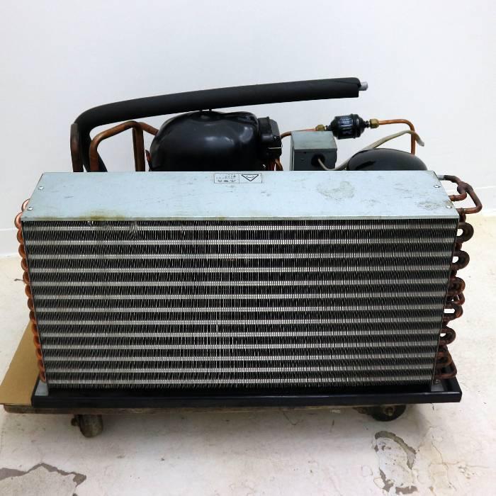 TOSHIBA 【中古】全密閉形冷凍機 東芝 TAM200JS-T 2018年 TOSHIBA 【中古】全密閉形冷凍機 東芝 TAM200JS-T 2018年