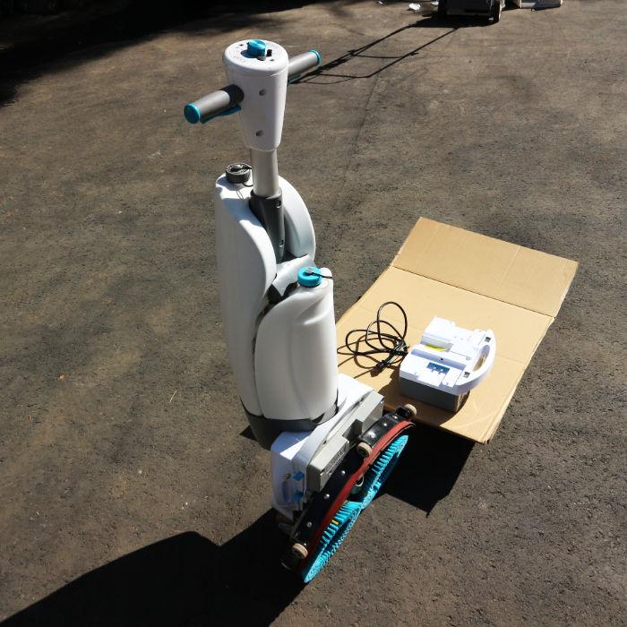 送料無料】床洗浄機 くうかん i-mopXL 自動床面洗浄機 中古 送料無料】床洗浄機 くうかん i-mopXL 自動床面洗浄機 中古