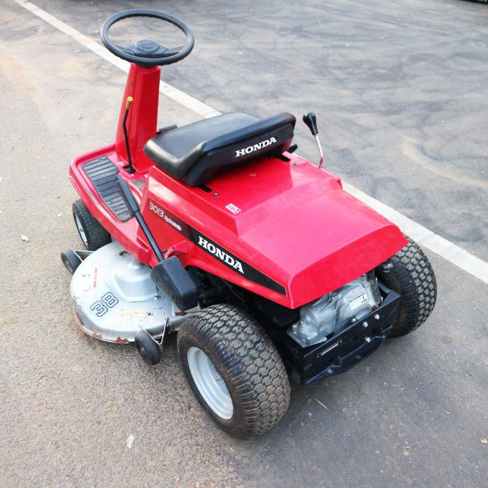 送料無料】芝刈機 ホンダ Hydorostatic3013 H3013H 2014年 乗用 送料無料】芝刈機 ホンダ Hydorostatic3013 H3013H 2014年 乗用