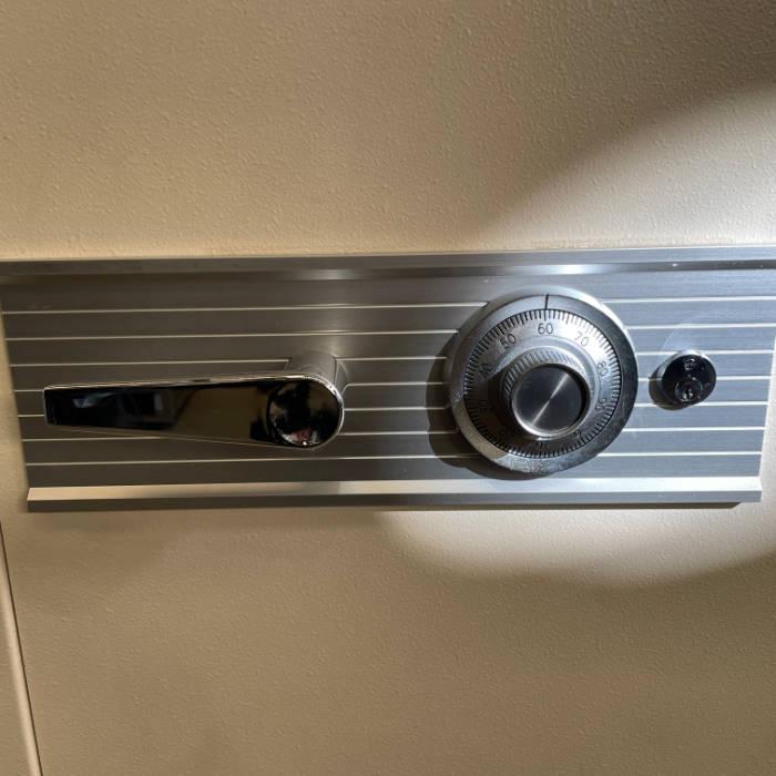 送料無料】耐火金庫 ダイヤル式 データセイフ D-22c クマヒラ 中古