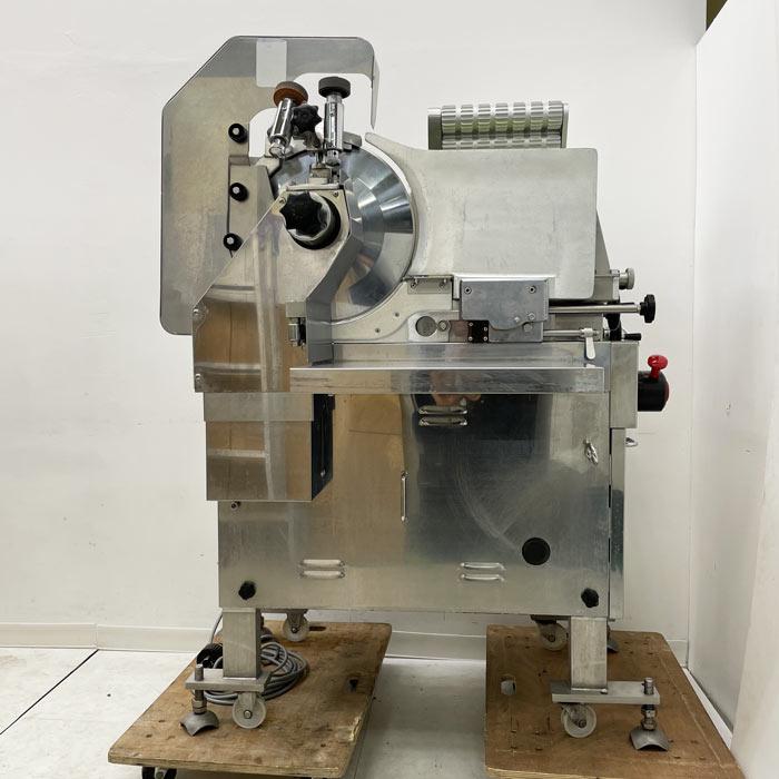 送料無料】ミートスライサー NBC-330LII なんつね 2012年 中古 【見学