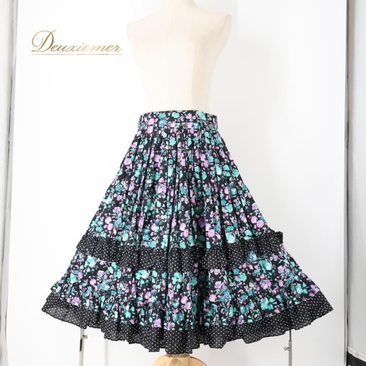 フォークダンス　花柄刺繍　ベスト&スカート　上下セット 中古フォークダンス 衣装 スカート ブラック系 花柄 ドット柄 水玉 黒