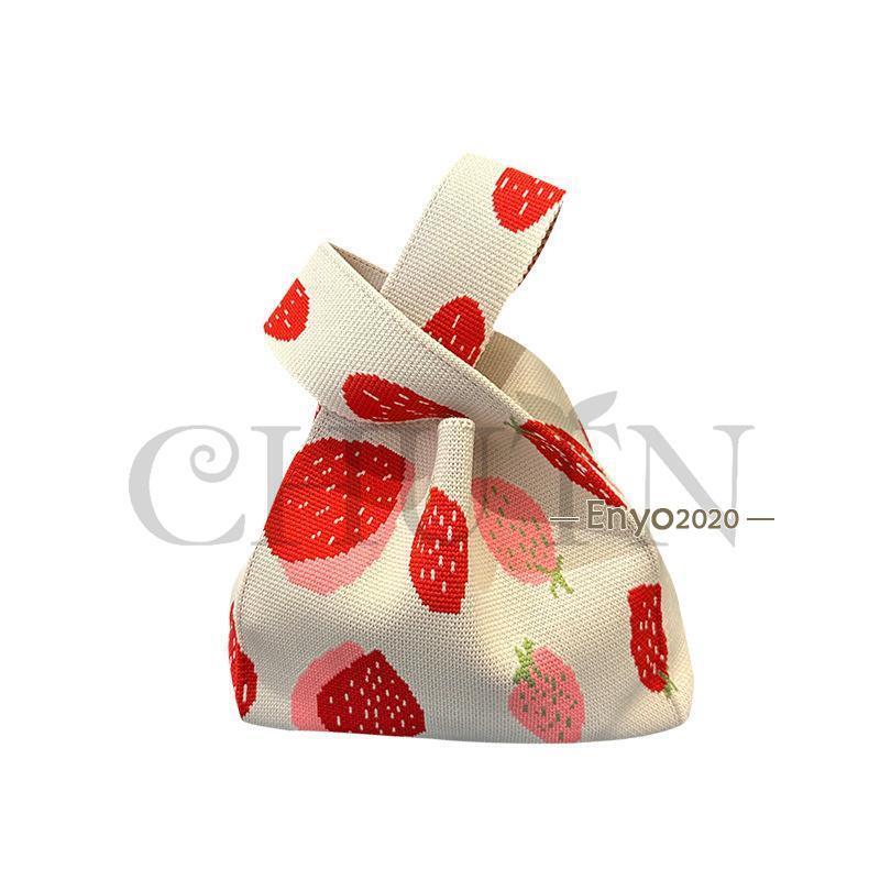 斜め掛けもできますイチゴいっぱいの綿ニットバック 斜め掛けもできますイチゴいっぱいの綿ニットバック