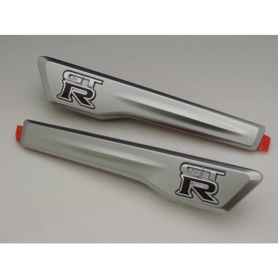 正規国内ニッサン純正】 GT-R R35用 フェンダーサイドエンブレム 左右  