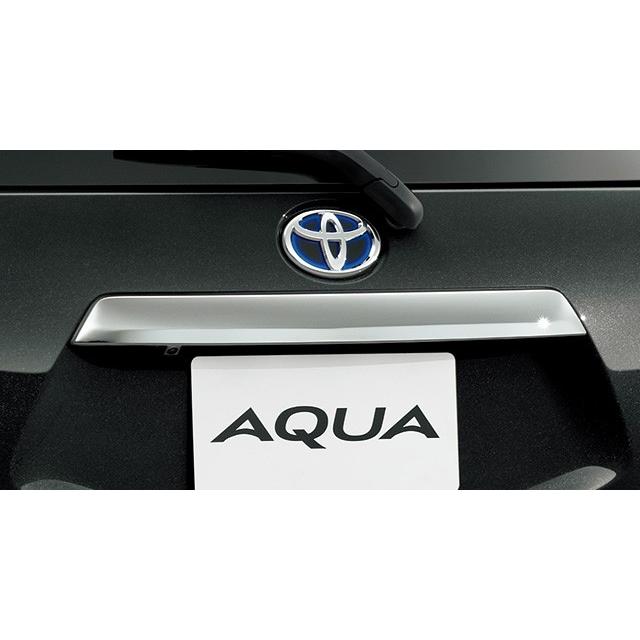 アクア 10系 3型：純正 バックドアガーニッシュ(廃盤 残り在庫わずか) | トヨタ