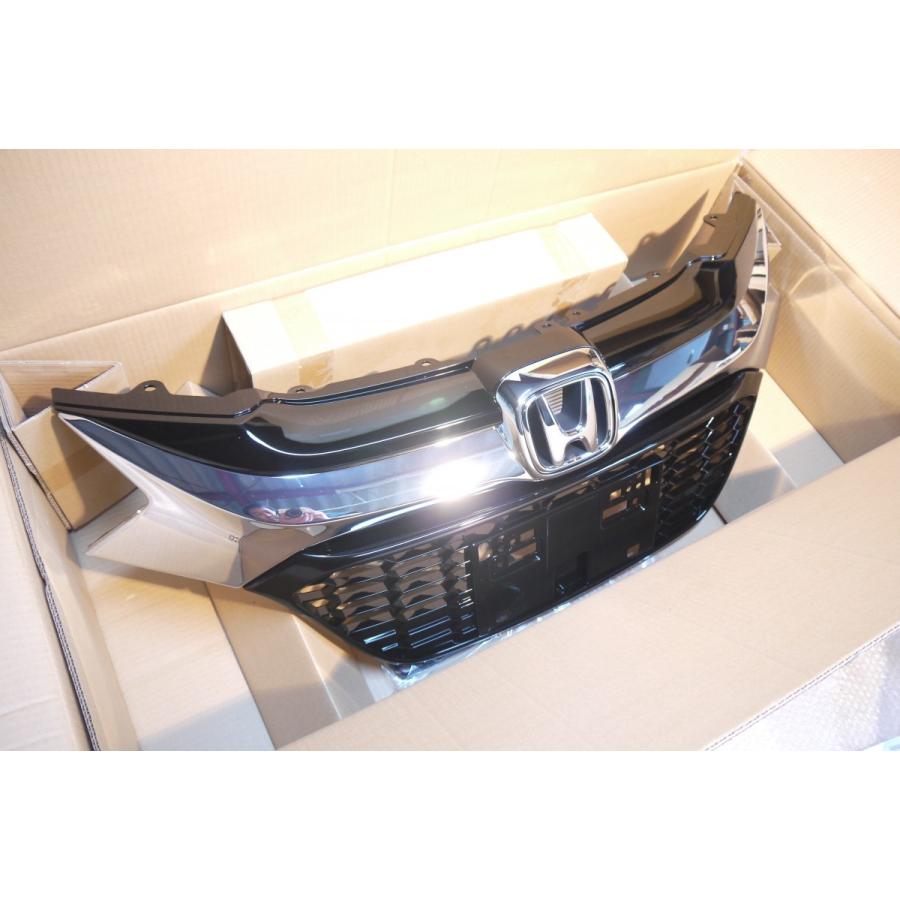ホンダ ヴェゼル 前期:純正 フロントグリル(Honda SENSING装備 ホンダ ヴェゼル 前期:純正 フロントグリル(Honda SENSING装備