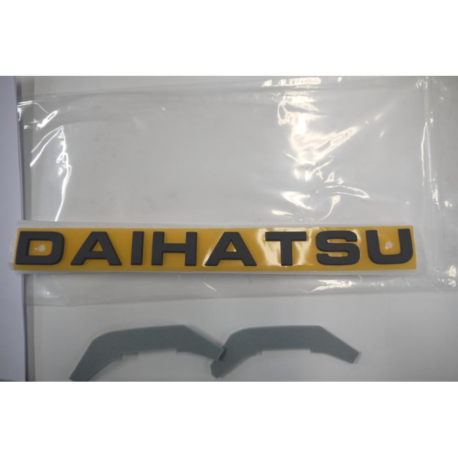 タフト/TAFT LA900S/LA910S：純正 フードエンブレム(ブラック) | ダイハツ | 02