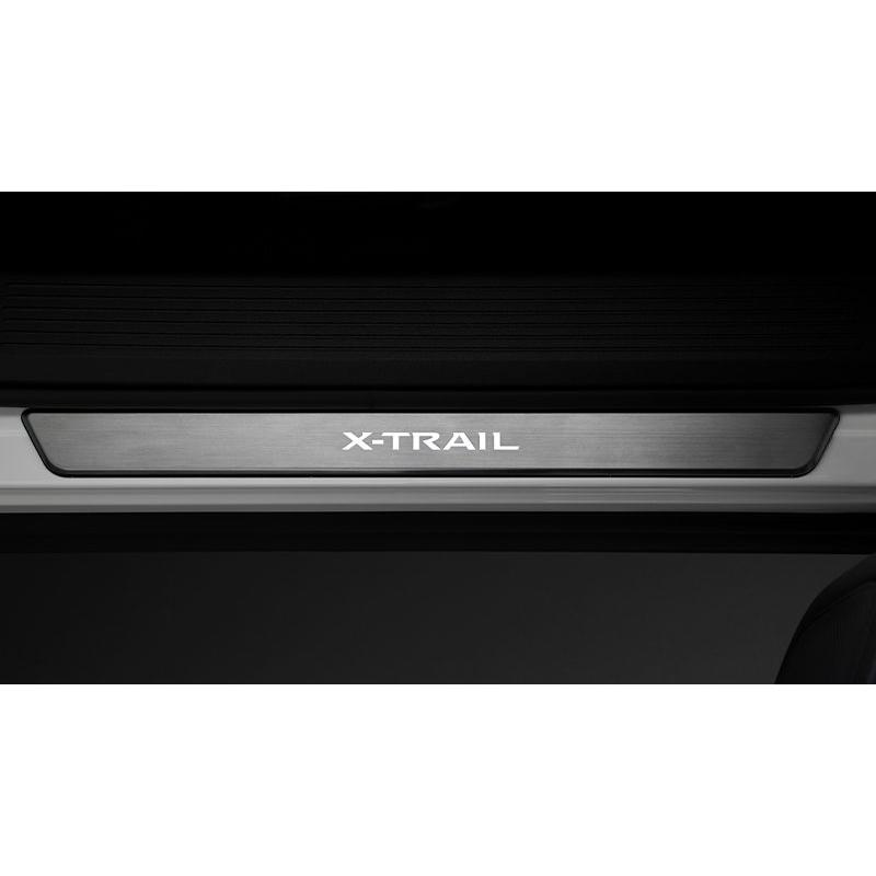 エクストレイル X-TRAIL T33 ：純正 イルミキッキングプレート（電池式 LED 白色発光） | エクストレイル | 03