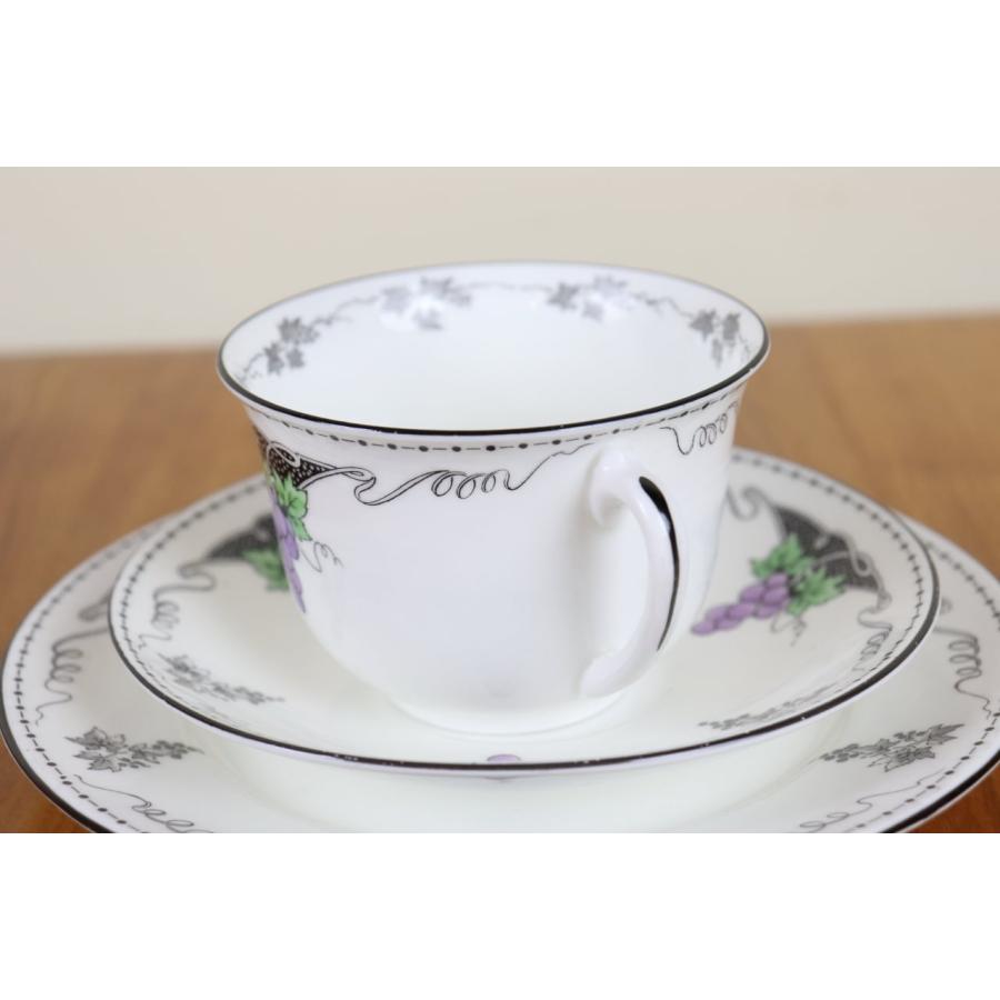 お値下げ　シェリー　トリオ　ティーカップ　ケーキ皿　ブドウ　黒　デザートプレート Shelley シェリー Shelley トリオ ティーカップ ケーキ皿 ブドウ