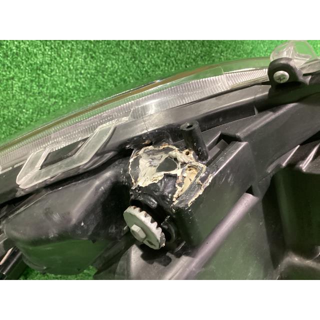 アクア DAA-NHP10 右ヘッドランプASSY スタンダード  ~26/12  52-247 81110-52E90の画像