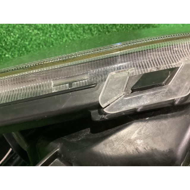 アクア DAA-NHP10 右ヘッドランプASSY スタンダード  ~26/12  52-247 81110-52E90の画像