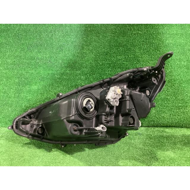 アクア DAA-NHP10 右ヘッドランプASSY スタンダード  ~26/12  52-247 81110-52E90の画像