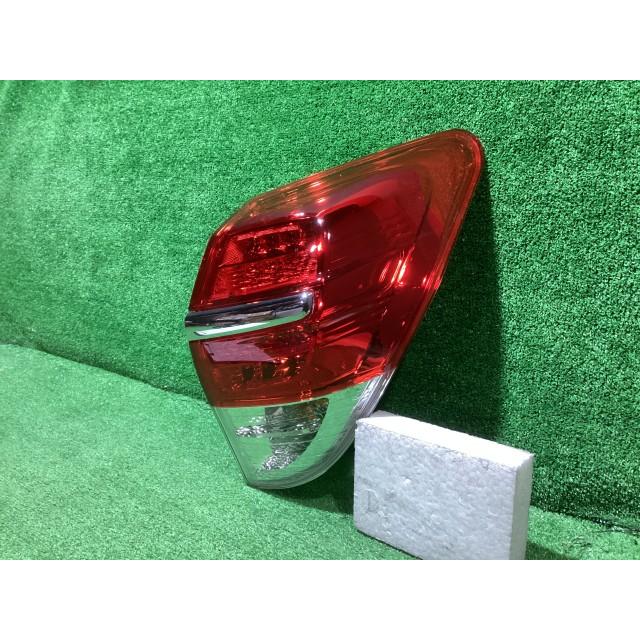 ヴァンガード DBA-ACA38W 右テールランプ   22/2~  42-55 81551-42140の画像