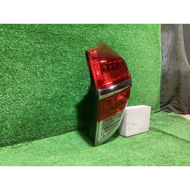 ヴァンガード DBA-ACA38W 右テールランプ   22/2~  42-55 81551-42140の画像