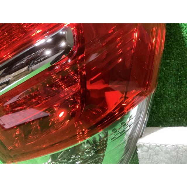 ヴァンガード DBA-ACA38W 右テールランプ   22/2~  42-55 81551-42140の画像