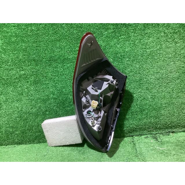 ヴァンガード DBA-ACA38W 右テールランプ   22/2~  42-55 81551-42140の画像