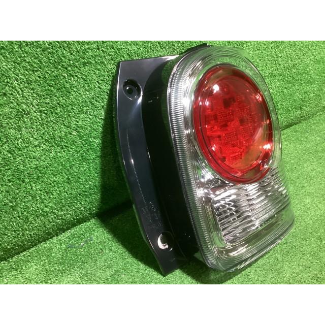 ムーヴキャンバス DBA-LA800S 右テールランプ ブラックアクセントVS  ※28/8~  20522R 81551-B2400の画像