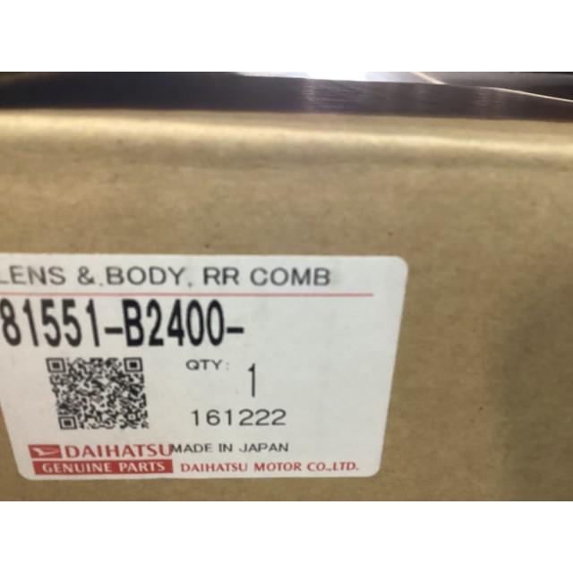 ムーヴキャンバス DBA-LA800S 右テールランプ ブラックアクセントVS  ※28/8~  20522R 81551-B2400の画像