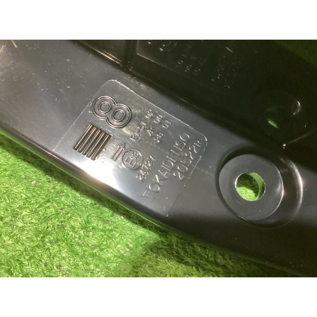 ムーヴキャンバス DBA-LA800S 右テールランプ ブラックアクセントVS  ※28/8~  20522R 81551-B2400の画像