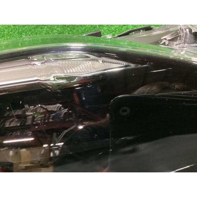 ヤリスクロス 6AA-MXPJ10 右ヘッドランプASSY G  ※R2/8~  52-325 81110-52N21の画像