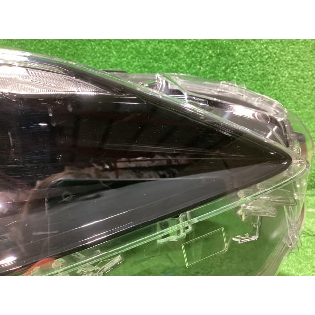 ヤリスクロス 6AA-MXPJ10 右ヘッドランプASSY G  ※R2/8~  52-325 81110-52N21の画像