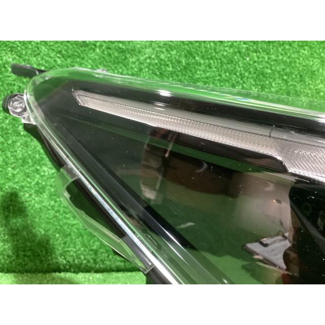 ヤリスクロス 6AA-MXPJ10 右ヘッドランプASSY G  ※R2/8~  52-325 81110-52N21の画像