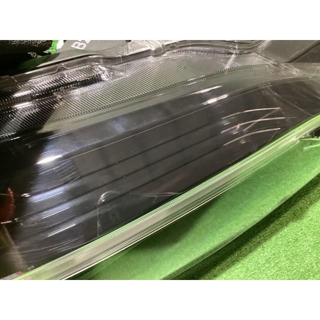 ヤリスクロス 6AA-MXPJ10 右ヘッドランプASSY G  ※R2/8~  52-325 81110-52N21の画像