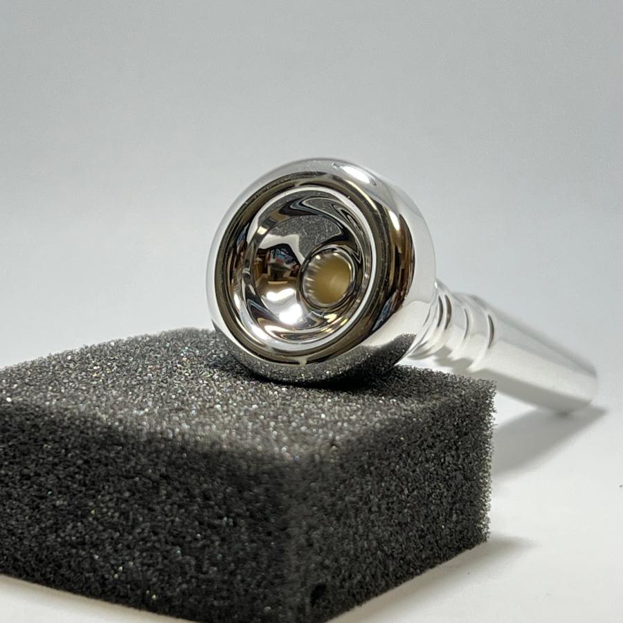 Monster Oil trumpet mouthpiece Lube Master Clocker Monster Oil trumpet mouthpiece Lube Master Clocker