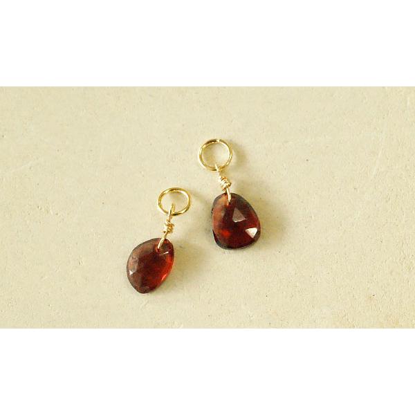 K18 ピアス 天然石 チャーム モザンビークガーネット フリーフォーム